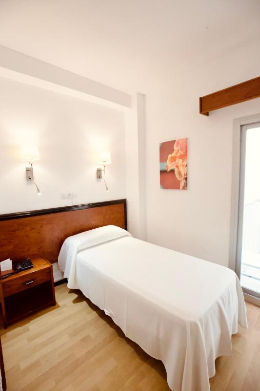 Single Room with Balcony image 4