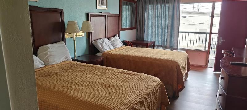 Deluxe Double Room image 2