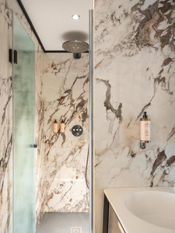 One-Bedroom Standard Apartment image 3