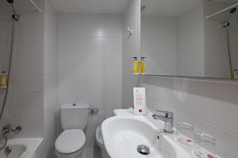 Single Room with Balcony and Side Sea View image 4