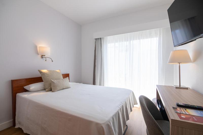 Single Room with Balcony and Side Sea View image 1