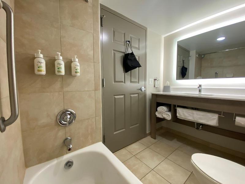 King Room - Non-Smoking image 4