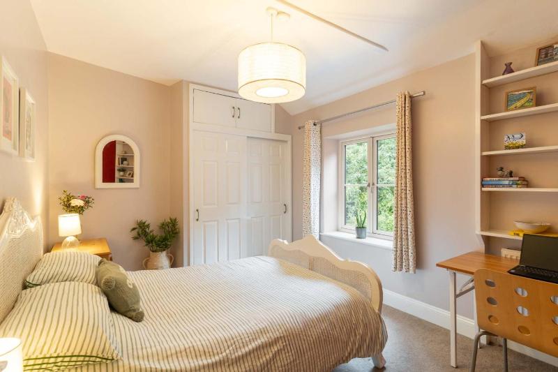 Host & Stay - Clearmount Cottage - image 6