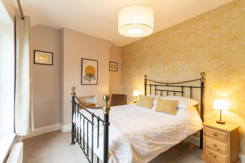 Host & Stay - Clearmount Cottage - image 4