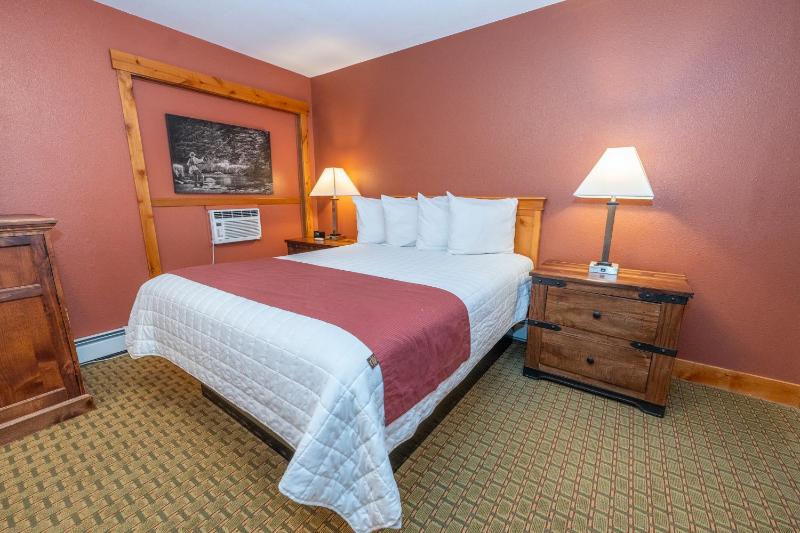 Three-Bedroom Suite - Non-Pet Friendly image 3