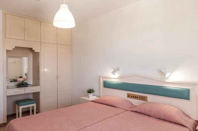 One-Bedroom Apartment image 1