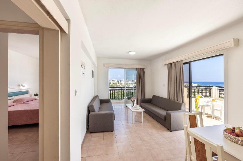 One-Bedroom Apartment image 4