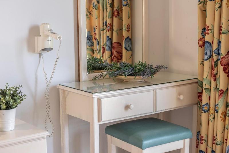 One-Bedroom Apartment image 2