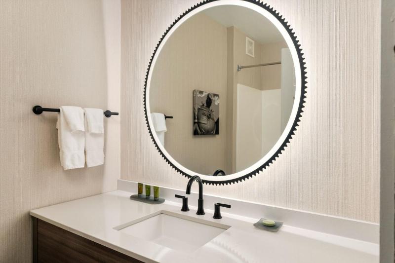 Standard Queen Room - Main Lodge image 4