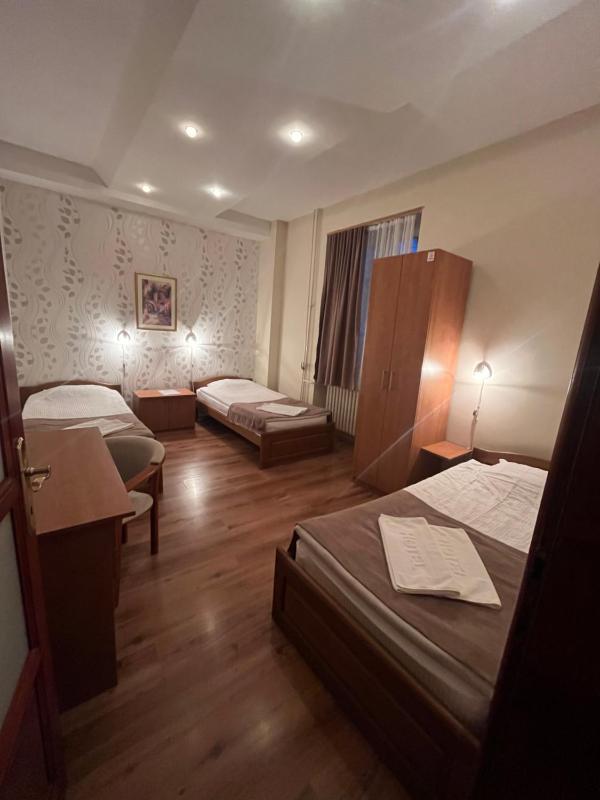 Basic Triple Room image 1