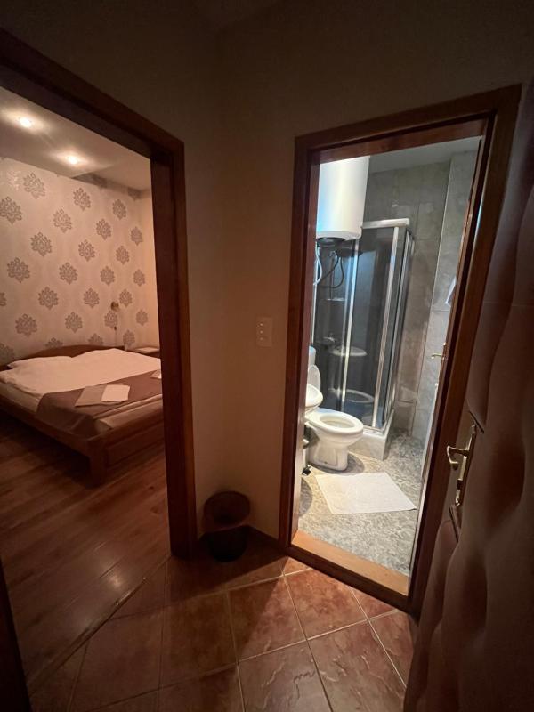Double Room image 3
