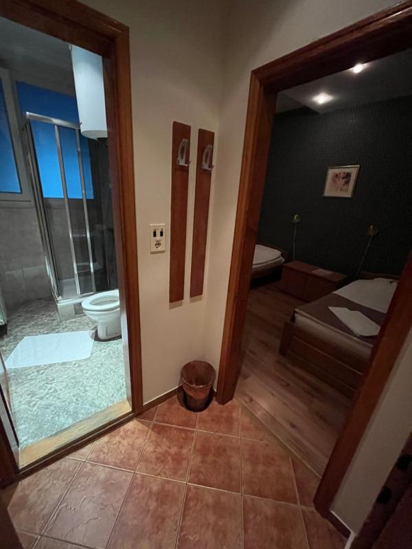 Standard Twin Room image 4