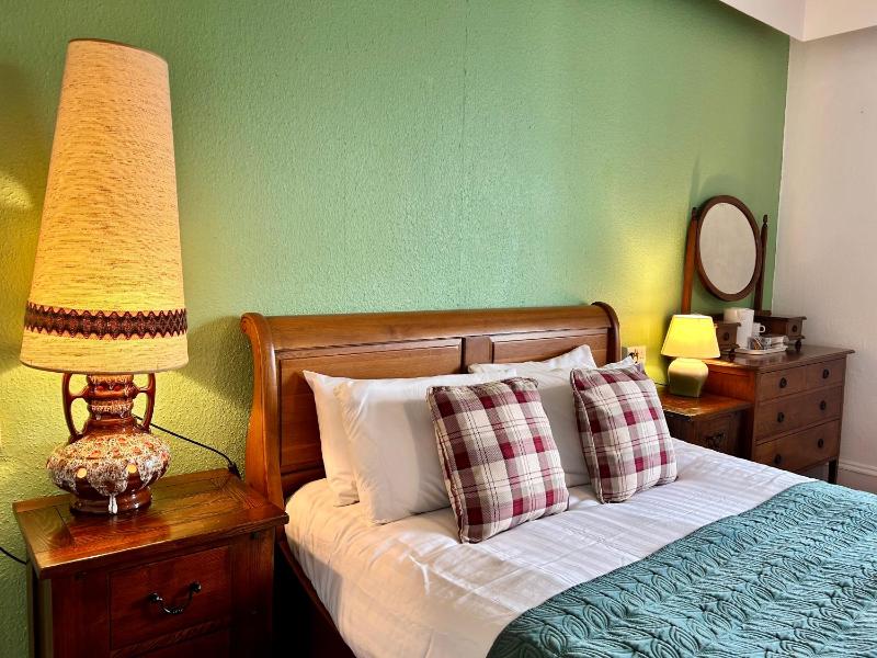 Clarence Quarters Vintage Seafront Adults Only Guest House - image 17