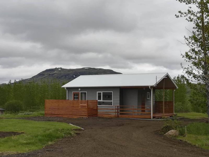 Two-Bedroom Cottage with Hot Tub image 1