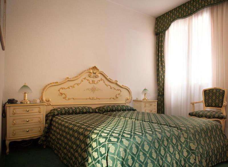 Economy Double Room image 1