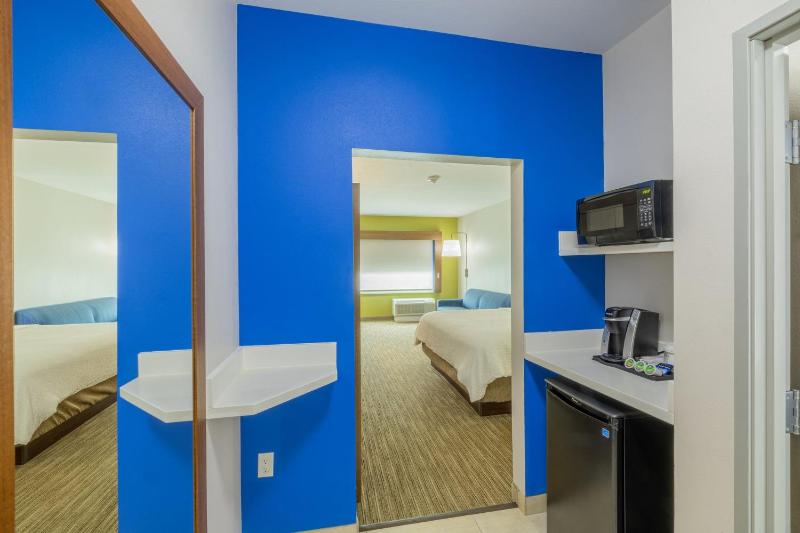 King Suite with Sofa Bed image 3