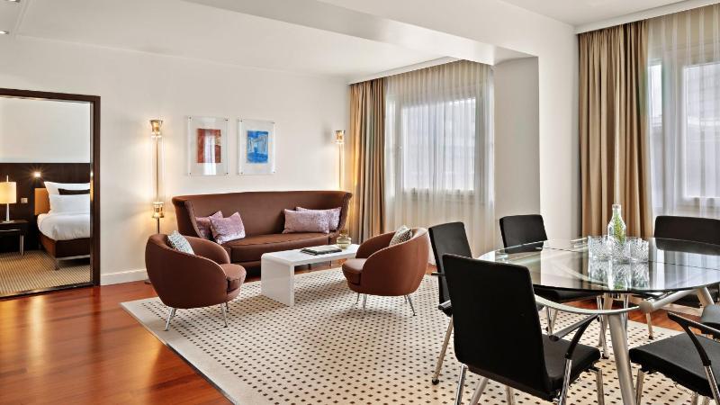Grand Suite - Non-Smoking image 4