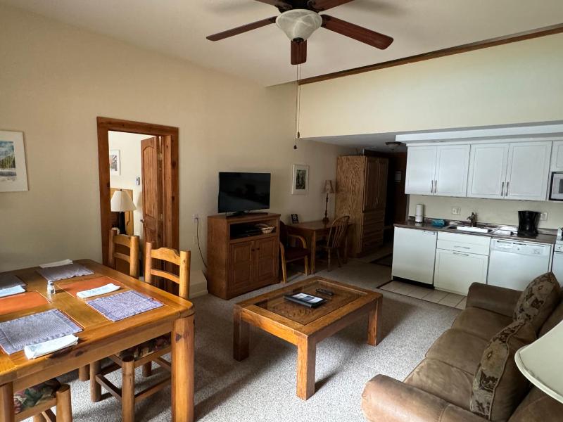 Shadow Mountain Lodge - image 11