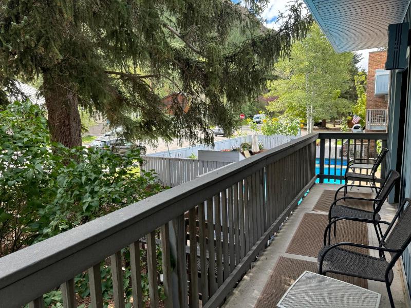 Shadow Mountain Lodge - image 4