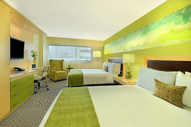 Grand Deluxe Double Queen Bed Non-Smoking image 2