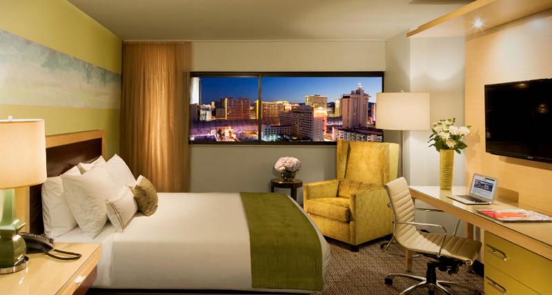 Grand Deluxe King Bed Non-Smoking image 1