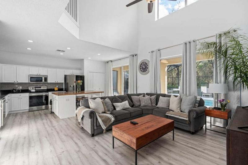 Tropical 7BR Heated Pool Pet Friendly Disney - image 1
