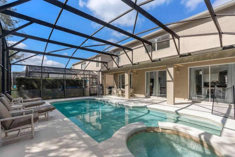 Tropical 7BR Heated Pool Pet Friendly Disney - image 19