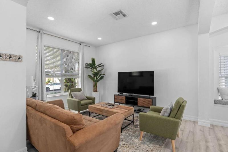 Tropical 7BR Heated Pool Pet Friendly Disney - image 38