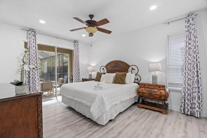 Tropical 7BR Heated Pool Pet Friendly Disney - image 7