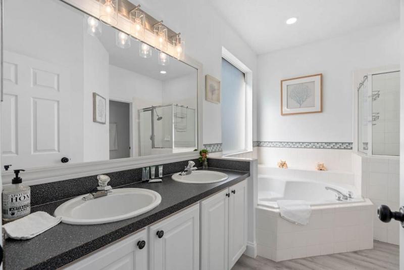 Tropical 7BR Heated Pool Pet Friendly Disney - image 32
