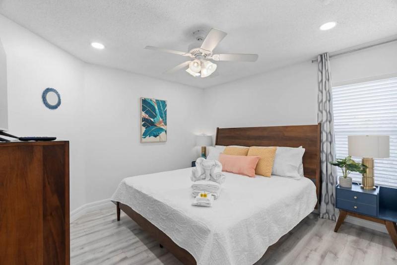 Tropical 7BR Heated Pool Pet Friendly Disney - image 43