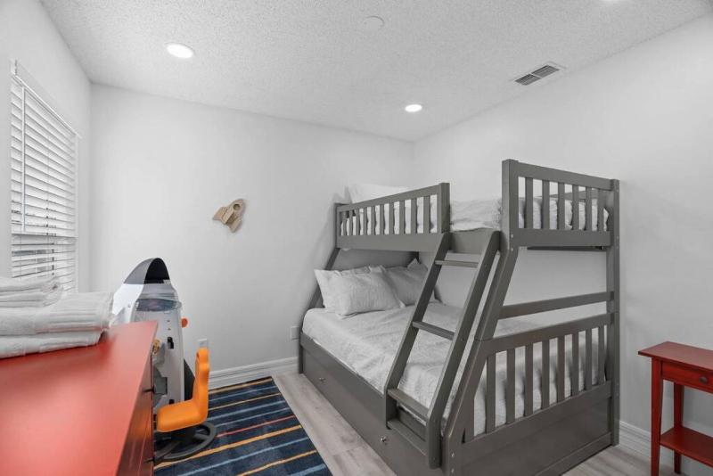 Tropical 7BR Heated Pool Pet Friendly Disney - image 41