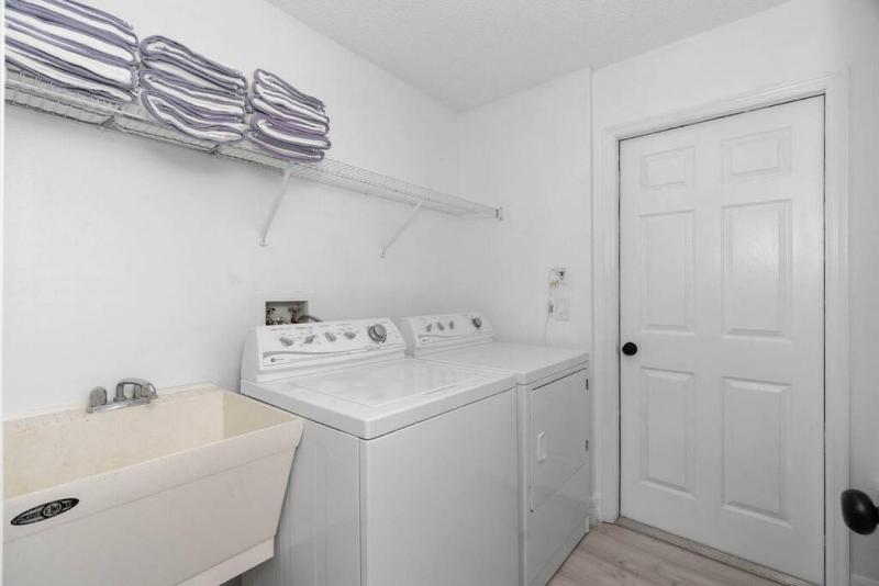 Tropical 7BR Heated Pool Pet Friendly Disney - image 25