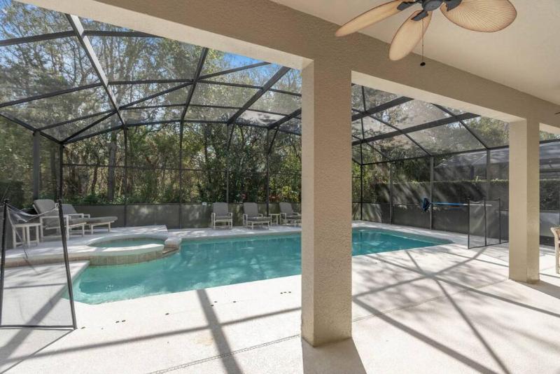 Tropical 7BR Heated Pool Pet Friendly Disney - image 9
