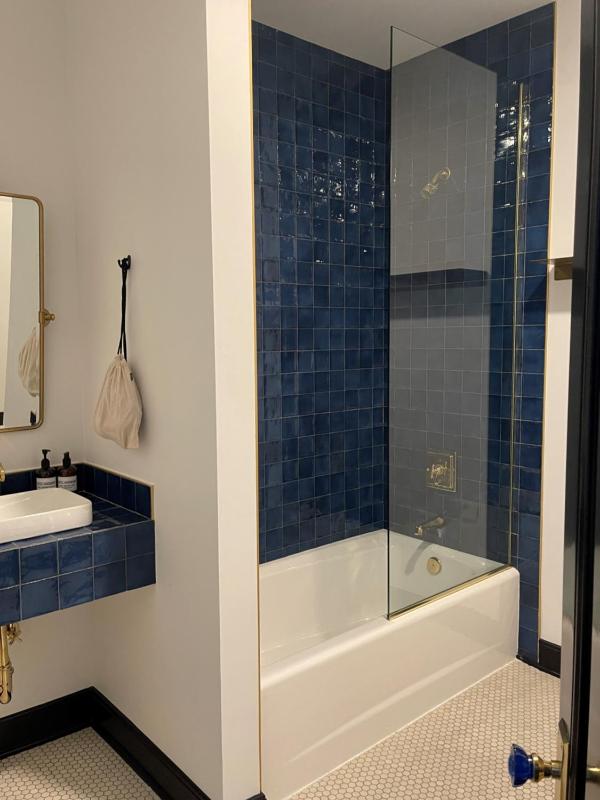 Standard King Room image 3