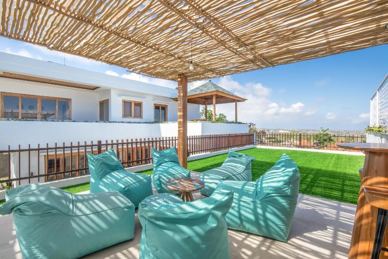 Luxurious 6 BR with Sea View 5 mins to Savaya - image 2