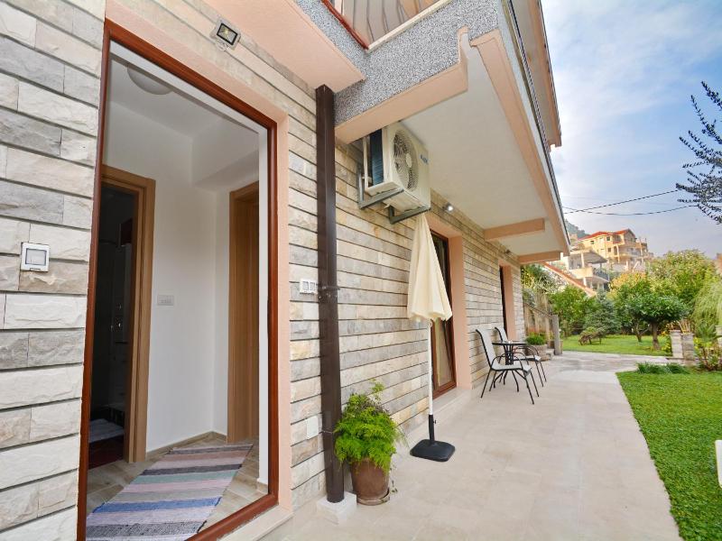 Apartment with Mountain View image 3