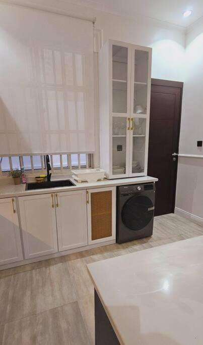 Unique and Cozy 2 Bedroom Apart - image 7