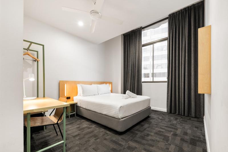 Queen Room with Ensuite image 4