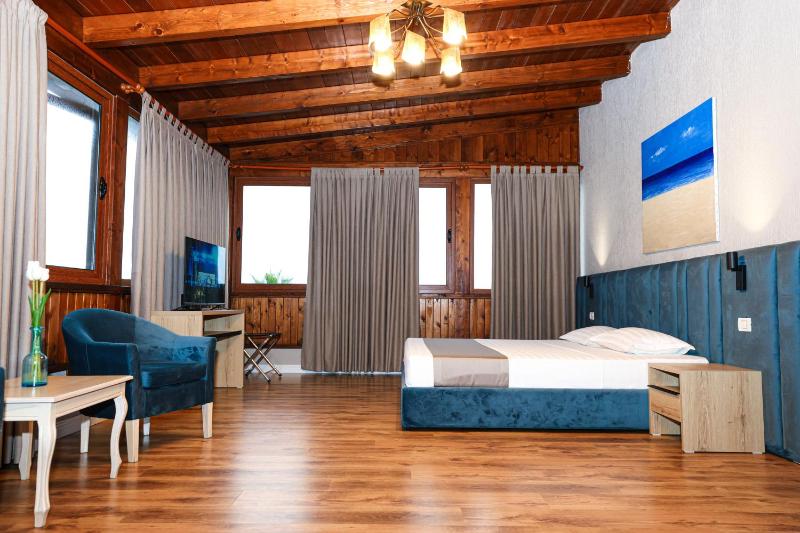 Suite with Sea View image 2