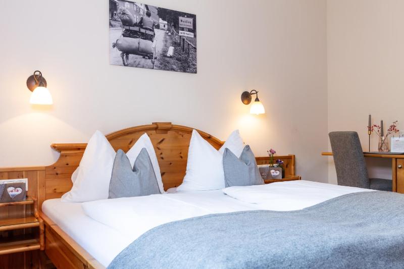 Double Room with Balcony image 1