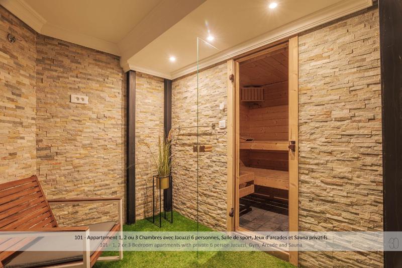One, Two or Three Bedroom Apartment with Hot tub, Sauna and Fitness Facilities  image 2