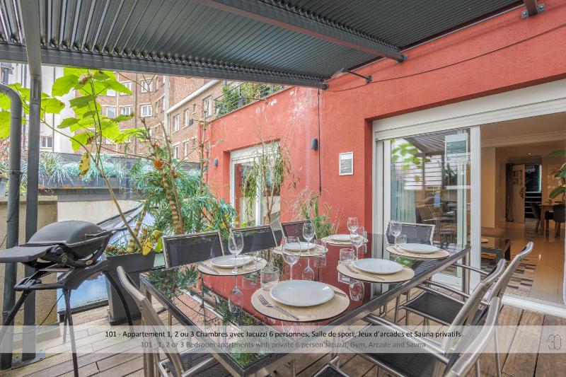 One, Two or Three Bedroom Apartment with Hot tub, Sauna and Fitness Facilities  image 3