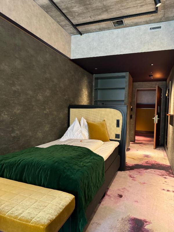 Single Room image 3