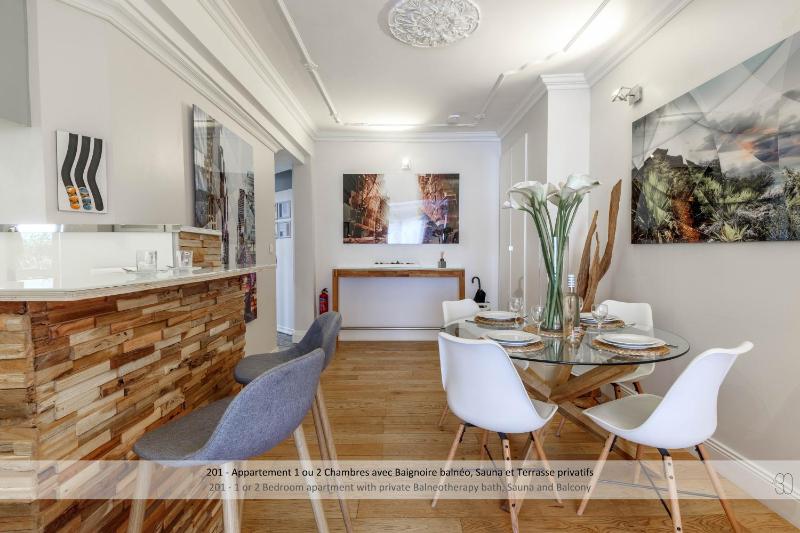 One or Two bedroom Apartment with Spa Bath, Sauna and Terrace image 4