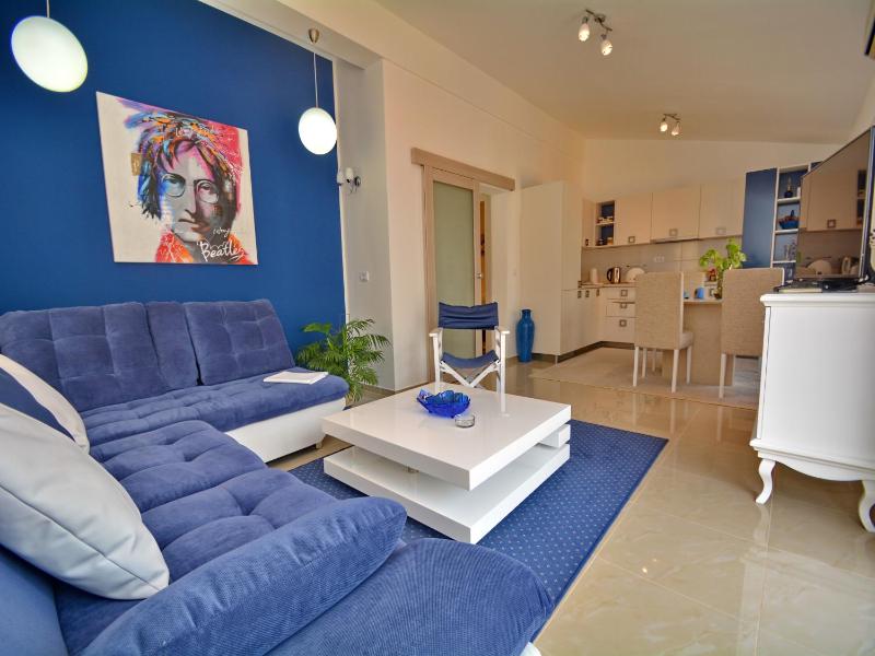 One-Bedroom Apartment with Balcony and Sea View image 1