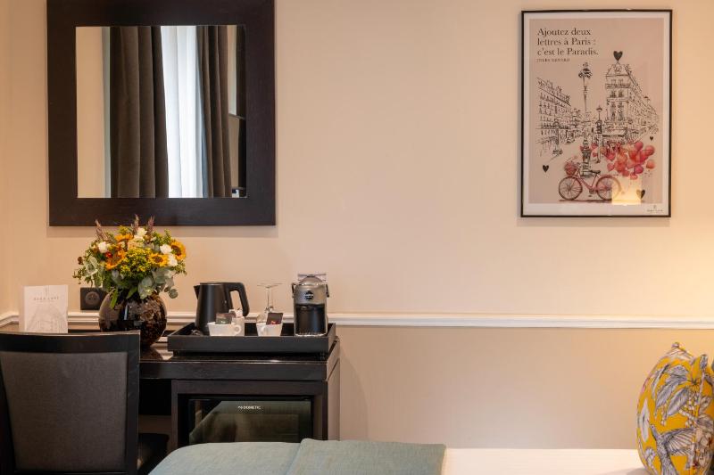 Classic Twin Room image 3