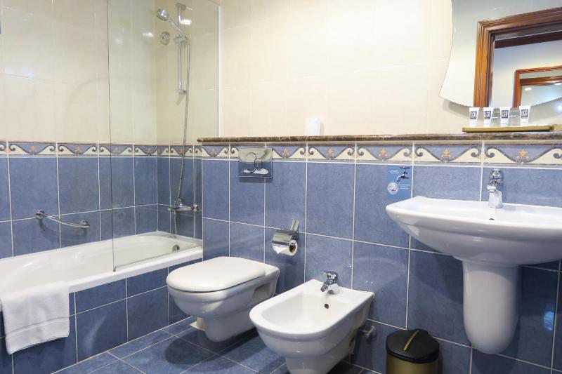 Premium Double Bed-Souk View with Balcony- Free Beach Transfer  image 2