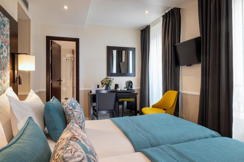 Superior Twin Room image 1