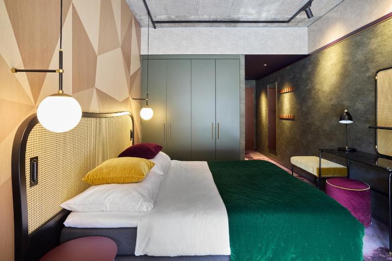 King Room with Mountain View image 3
